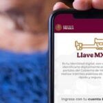 Beca Rita Cetina Gutiérrez y Llave MX para recibirla